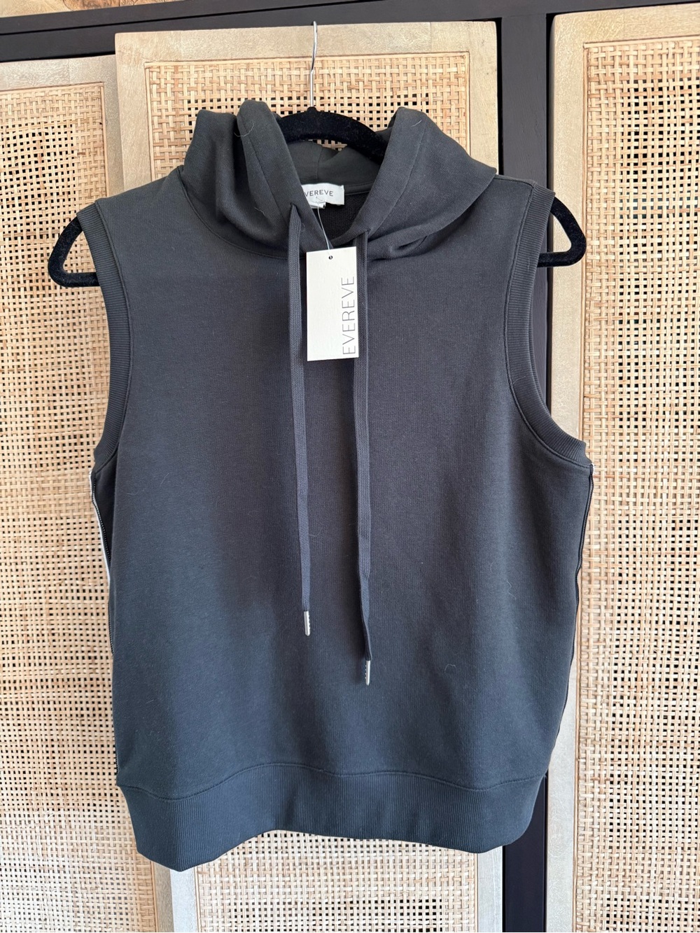 Evereve Kennedy Black Sleeveless Hoodie Pullover